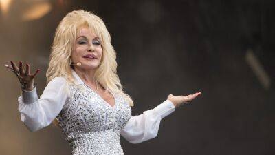 Let's Put the Dolly Parton Glove Theory to Rest - www.glamour.com - California