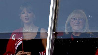 Taylor Swift Arrives at Chiefs-Broncos Game to Cheer on Travis Kelce, One Day After Her ‘Eras Tour’ Premiere - variety.com - Los Angeles - county Swift - Kansas City