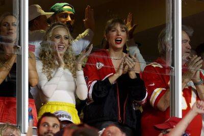 Genius Movie Marketing? Taylor Swift Makes A Big Show At Chiefs-Broncos Game For Travis Kelce As ‘The Eras Tour’ Concert Pic Opens To Under $5M In Thursday Previews – Box Office - deadline.com - Taylor - county Swift - Kansas City