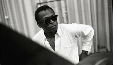 Cross Creek Pictures Buys ‘The Sessions,’ Screenplay About Miles Davis and Rudy Van Gelder, From Former Paramount Executive Tom 8. Hayes (EXCLUSIVE) - variety.com - USA - New York - Chicago