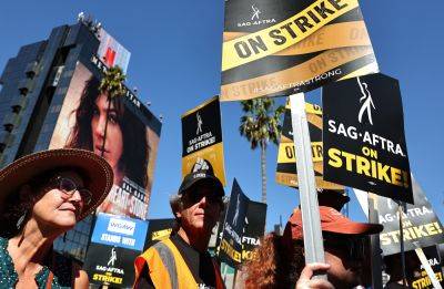 Hollywood Labor Unions Show Support For SAG-AFTRA Amid Suspended Negotiations, Urge Studios To “Make Meaningful Moves” Toward Contract - deadline.com - USA