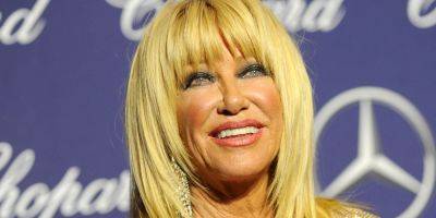 Suzanne Somers Dead - 'Three's Company' Actress Dies at 76 - www.justjared.com - city Palm Springs