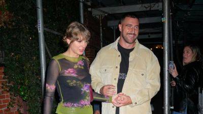 Taylor Swift Packed This 90s Fashion Staple For A Whirlwind Weekend With Travis Kelce - www.glamour.com - France