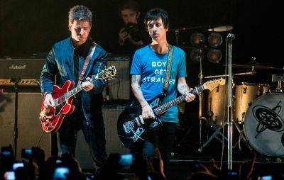 Johnny Marr says he quit drinking after gifting Noel Gallagher with guitar - www.nme.com - city Newcastle