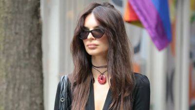 The Boho String Necklace of Your 2000s Dreams Is Back, Courtesy Of JLaw And EmRata - www.glamour.com - Japan