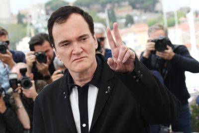 Quentin Tarantino Visits Israeli Army Base To “Boost Morale,” Pictured Posing With Troops - deadline.com - Los Angeles - Israel