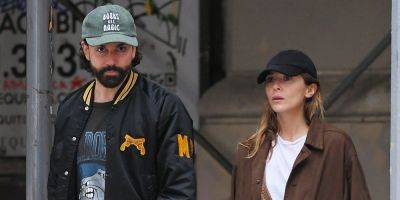 Elizabeth Olsen & Husband Robbie Arnett Go for a Stroll Together in the NYC Rain! - www.justjared.com - New York - city Studio