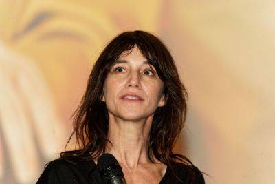 Charlotte Gainsbourg Is Overcome With Emotion As She Recalls Mother Jane Birkin At Lumière Film Festival - deadline.com - Britain - France - Japan - county Lyon