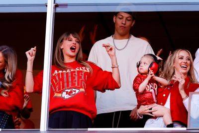 Taylor Swift Cheers Travis Kelce on as Kansas City Chiefs Win Against L.A. Chargers - variety.com - Los Angeles - Kansas City