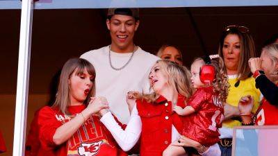 Taylor Swift and Brittany Mahomes Sealed Their Friendship With a Secret Handshake - www.glamour.com - Los Angeles