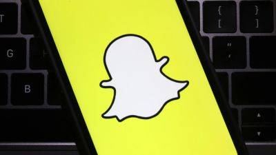 Snap Q3 Revenue Rises 5%, Surprising Wall Street, as Snapchat Daily Users Grow to 406 Million - variety.com - Israel