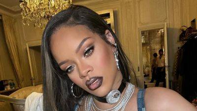 How to Wet a Makeup Sponge, According to Rihanna's Makeup Artist - www.glamour.com - New York