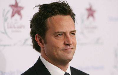 Fans pay tribute to Matthew Perry by laying flowers outside ‘Friends’ apartment building - www.nme.com - New York - New York