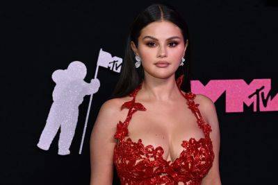 Selena Gomez Reveals Why She Left Social Media Following Justin Bieber Split And Bipolar Diagnosis - etcanada.com - county Love