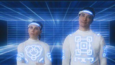 ‘Molli And Max In The Future,’ Sci-Fi Rom-Com Starring Zosia Mamet & Aristotle Athari, Picked Up By Level 33 Entertainment - deadline.com - USA - Santa Monica