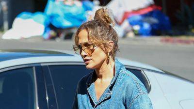 Jennifer Lopez Just Paired the Baggiest Denim Jumpsuit With Her Go-To Fall Boot - www.glamour.com - Los Angeles - Los Angeles