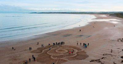 Huge 90ft poppy carved onto beach ahead of Remembrance Day - www.manchestereveningnews.co.uk - county Bay - county Northumberland - Palestine