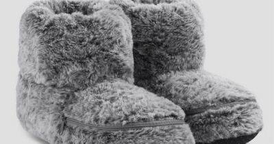 These heated slippers are less than £30 and are perfect for keeping your feet warm this winter - www.ok.co.uk