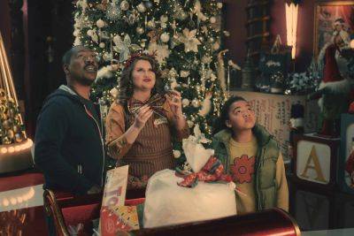 Holiday adventure comedy ‘Candy Cane Lane’ trailer with Eddie Murphy - www.thehollywoodnews.com - California - county Lane