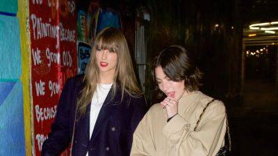 Taylor Swift Breathes New Life into 2011's Hipster Aesthetic on a Girl Dinner Date - www.glamour.com - USA - New York