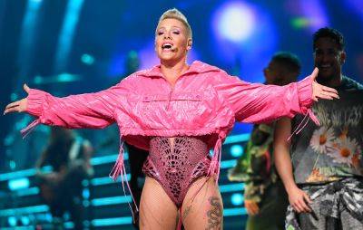 P!nk to give away banned books at Florida shows - www.nme.com - Florida