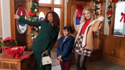 ‘Best. Christmas. Ever!’ Review: Heather Graham and Brandy Norwood’s Netflix-mas Movie Is Bubbly, Bright and Bonkers - variety.com - Charlotte