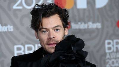We Finally Got a Good Look at Harry Styles's Fresh Buzzcut - www.glamour.com - Seattle