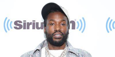 Meek Mill Says He's Giving Up Smoking After Snoop Dogg Announced His Decision to Quit - www.justjared.com - Dubai