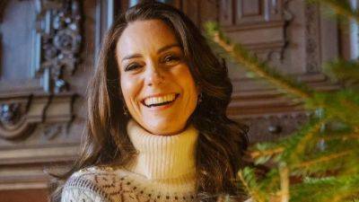Kate Middleton Goes Full Hallmark Movie in the Coziest Sweater of Christmas Past - www.glamour.com - county Cooper