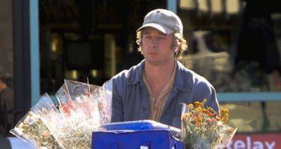 Jeremy Allen White Shops for Groceries & Flowers Ahead of Thanksgiving - www.justjared.com - Britain - London - Los Angeles - county Harris - county Dickinson
