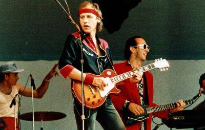 Dire Straits’ Mark Knopfler to auction ‘Money For Nothing’ guitar and over 100 other instruments - www.nme.com - Britain