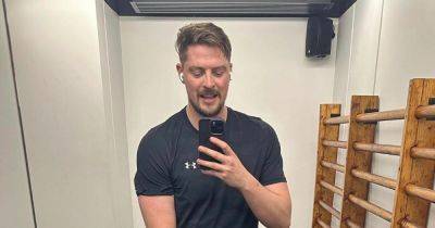 ITV Love Island's Dr Alex George shows off weight loss as he goes topless in new video - www.ok.co.uk