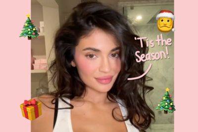Kylie Jenner Shares Peek Of This Year’s ENORMOUS Christmas Tree! LOOK! - perezhilton.com - city Santas - Turkey
