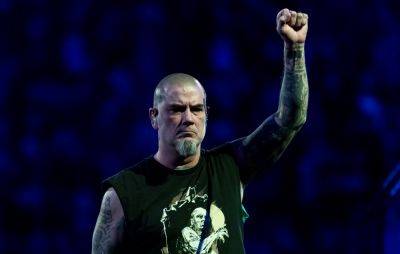 Phil Anselmo says Vinnie Paul and Dimebag Darrell “would want the Pantera brand to go on” - www.nme.com