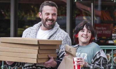 Ben Affleck was all smiles enjoying lunch with his 14-year-old kid Seraphina in Los Angeles - us.hola.com - Los Angeles - Los Angeles