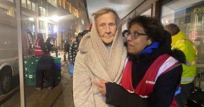 Pensioner, 90, takes hour-long bus to food bank in shadow of Christmas market - www.dailyrecord.co.uk - Birmingham