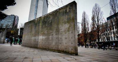 'In Japan his work is revered, but in Manchester we treat it like s***' - Piccadilly Gardens' lost 'Berlin Wall' - www.manchestereveningnews.co.uk - Britain - Manchester - Japan - county Garden - Berlin