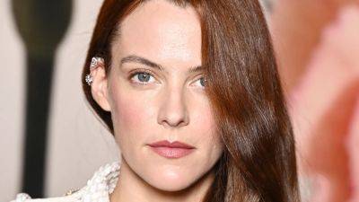 Riley Keough Looks Like a Young Priscilla Presley After Her Dark Hair Transformation - www.glamour.com - Virginia