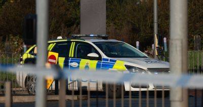 Man, 25, dies after crash on on East Lancashire Road in Merseyside - www.manchestereveningnews.co.uk