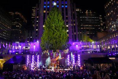 Rockefeller Center’s Traditional Christmas Tree Lighting Disrupted By Pro-Palestinian Protest - deadline.com - New York - Palestine