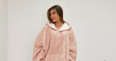 Shoppers in love with bargain £9 hooded blanket praised as 'so cosy and warm' - www.ok.co.uk