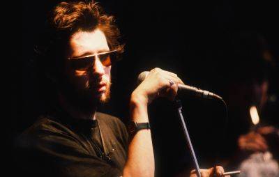 Watch footage from Shane MacGowan and The Pogues’ final gigs - www.nme.com - France - city Old - city White