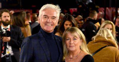 Phillip Schofield on 'better terms' with wife Steph and will spend Christmas 'as a family' - www.ok.co.uk