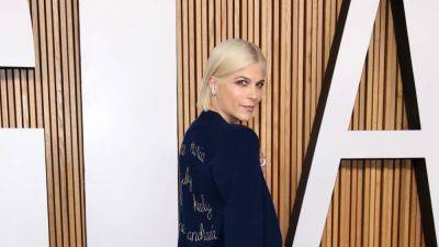 Selma Blair Sewed a Hidden Message into Her Red Carpet Cardigan - www.glamour.com - USA - Ireland - county Blair