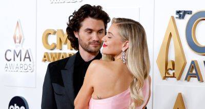 Kelsea Ballerini Cozies Up to Boyfriend Chase Stokes at CMA Awards 2023 - www.justjared.com - New York - Tennessee
