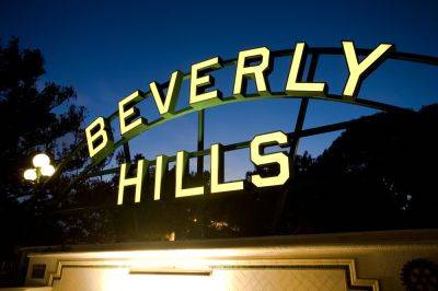Beverly Hills Attack On 70-Year-Old Man Being Investigated As Antisemitic Hate Crime - deadline.com - Los Angeles - Beverly Hills - Santa Monica
