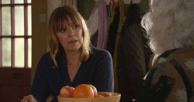 Emmerdale's Zoe Henry tells of 'miracle' reaction to baby storyline and the 'biggest shock' as she's asked who Rhona would choose - www.manchestereveningnews.co.uk - Manchester