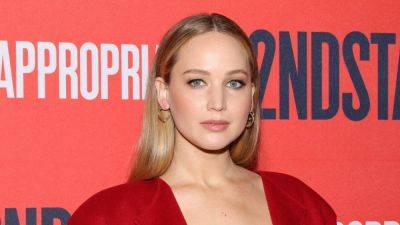 Jennifer Lawrence Joins the ‘Pop of Red’ Movement With the Most Festive Coat - www.glamour.com