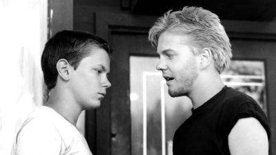 Kiefer Sutherland Remembers ‘Stand By Me’ Co-Star River Phoenix & How Film Title Came To Be - deadline.com