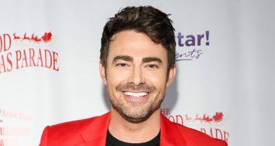 Jonathan Bennett Reveals If He Thinks His 'Mean Girls' Character Aaron Samuels Would Still Be With Lindsay Lohan's Cady Heron - www.justjared.com